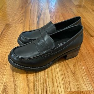 Eastland black penny loafers
